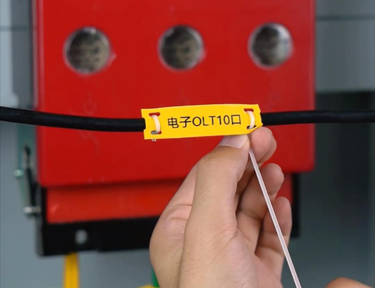 阻燃無鹵，用碩方4孔電纜標識牌標記線路帶來滿滿的安全感